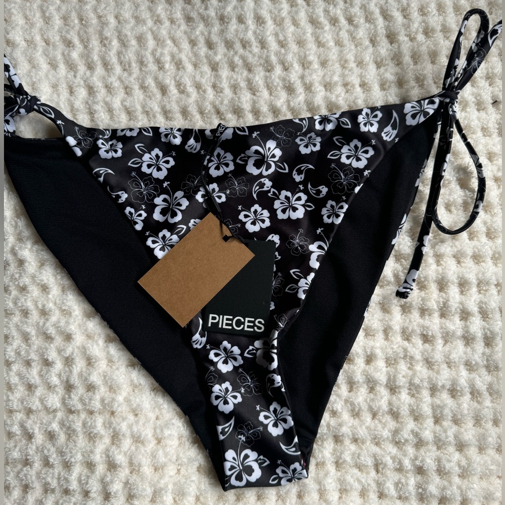 ASOS Bikini bottom - Picture 2 of 3